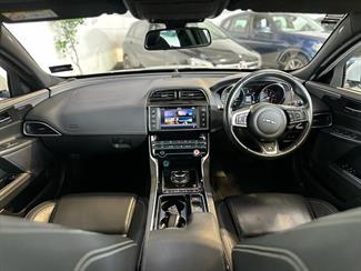 2018 Jaguar XE - Thumbnail