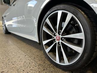 2018 Jaguar XE - Thumbnail