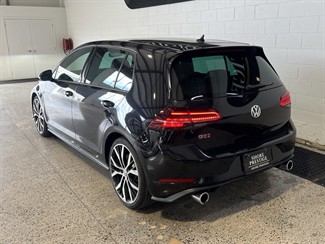 2019 Volkswagen Golf - Thumbnail