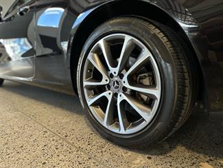2017 Mercedes-Benz E 200 - Thumbnail