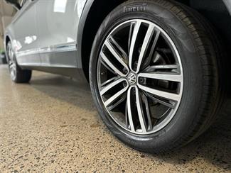 2017 Volkswagen Tiguan - Thumbnail
