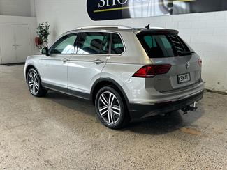 2017 Volkswagen Tiguan - Thumbnail