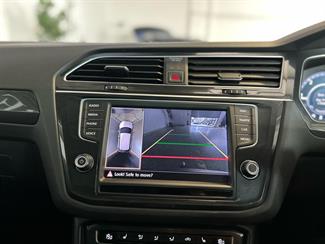 2017 Volkswagen Tiguan - Thumbnail