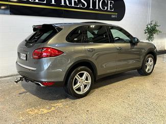 2012 Porsche Cayenne - Thumbnail