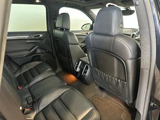 2014 Porsche Cayenne - Thumbnail