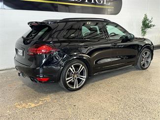 2014 Porsche Cayenne - Thumbnail