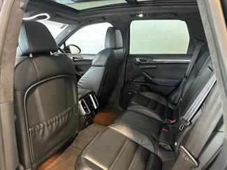 2014 Porsche Cayenne - Thumbnail
