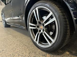 2014 Porsche Cayenne - Thumbnail