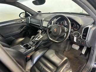 2014 Porsche Cayenne - Thumbnail