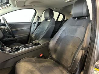 2018 Jaguar XE - Thumbnail