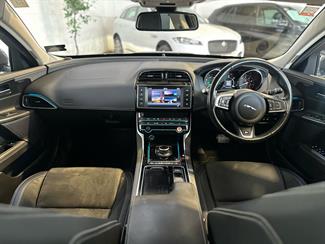 2018 Jaguar XE - Thumbnail