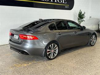 2018 Jaguar XE - Thumbnail