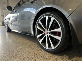 2018 Jaguar XE - Thumbnail