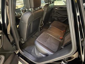 2017 Porsche Macan - Thumbnail