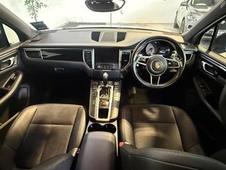 2017 Porsche Macan - Thumbnail