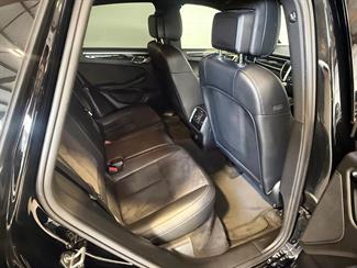 2017 Porsche Macan - Thumbnail