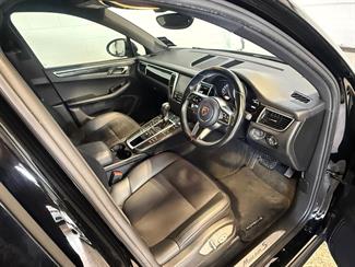 2017 Porsche Macan - Thumbnail