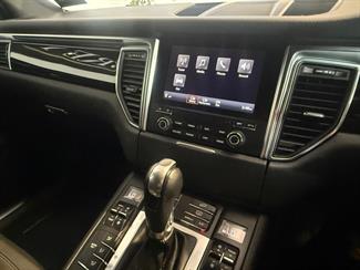 2017 Porsche Macan - Thumbnail