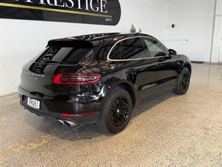2017 Porsche Macan - Thumbnail