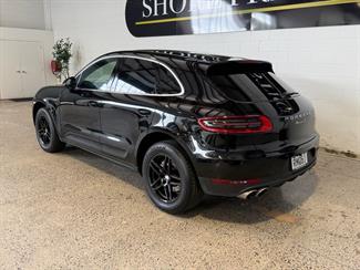 2017 Porsche Macan - Thumbnail