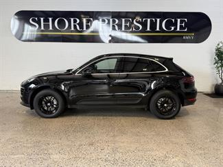 2017 Porsche Macan - Thumbnail