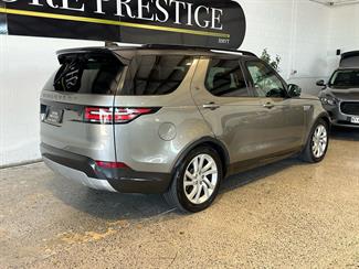 2018 Land Rover Discovery - Thumbnail