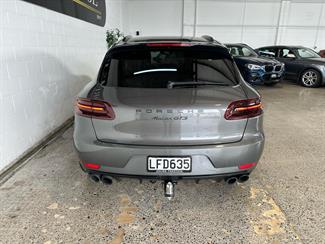 2018 Porsche Macan - Thumbnail