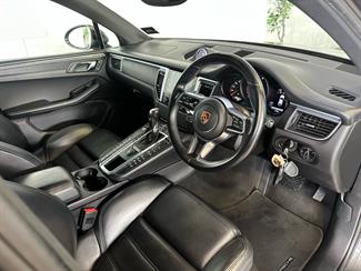 2018 Porsche Macan - Thumbnail