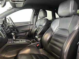 2018 Porsche Macan - Thumbnail
