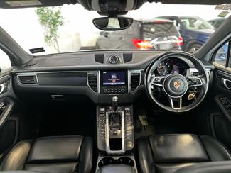 2018 Porsche Macan - Thumbnail