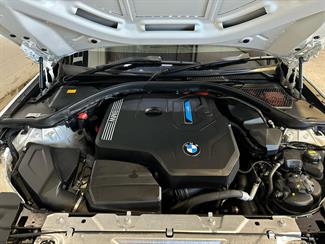 2020 BMW 330e - Thumbnail