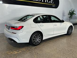 2020 BMW 330e - Thumbnail