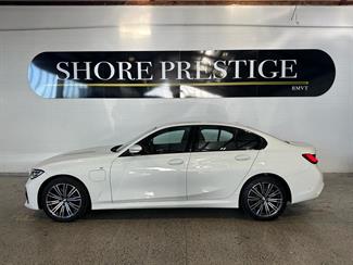 2020 BMW 330e - Thumbnail