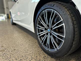 2020 BMW 330e - Thumbnail