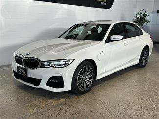 2020 BMW 330e - Thumbnail