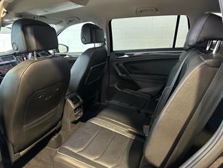 2018 Volkswagen Tiguan - Thumbnail