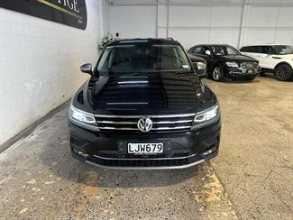 2018 Volkswagen Tiguan - Thumbnail