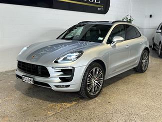 2016 Porsche Macan - Thumbnail