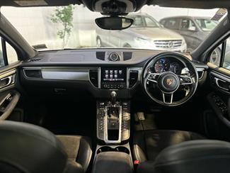 2016 Porsche Macan - Thumbnail
