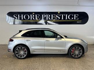 2016 Porsche Macan - Thumbnail