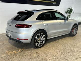 2016 Porsche Macan - Thumbnail