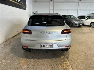 2016 Porsche Macan - Thumbnail
