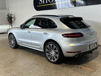 2016 Porsche Macan - Thumbnail