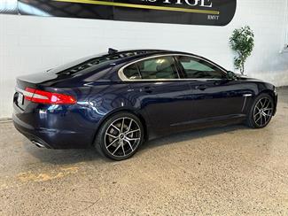2014 Jaguar XF - Thumbnail