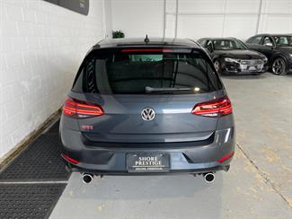 2018 Volkswagen Golf - Thumbnail