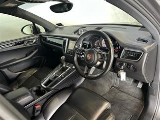 2015 Porsche Macan - Thumbnail