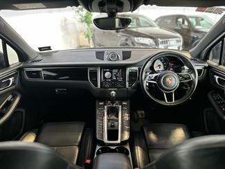 2015 Porsche Macan - Thumbnail
