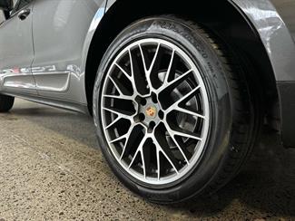 2015 Porsche Macan - Thumbnail