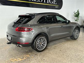 2015 Porsche Macan - Thumbnail