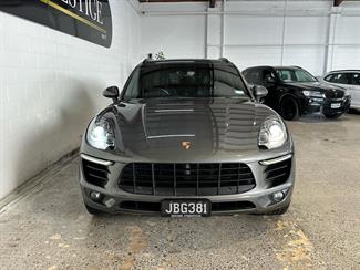 2015 Porsche Macan - Thumbnail